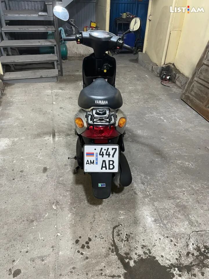 Yamaha jog moped,