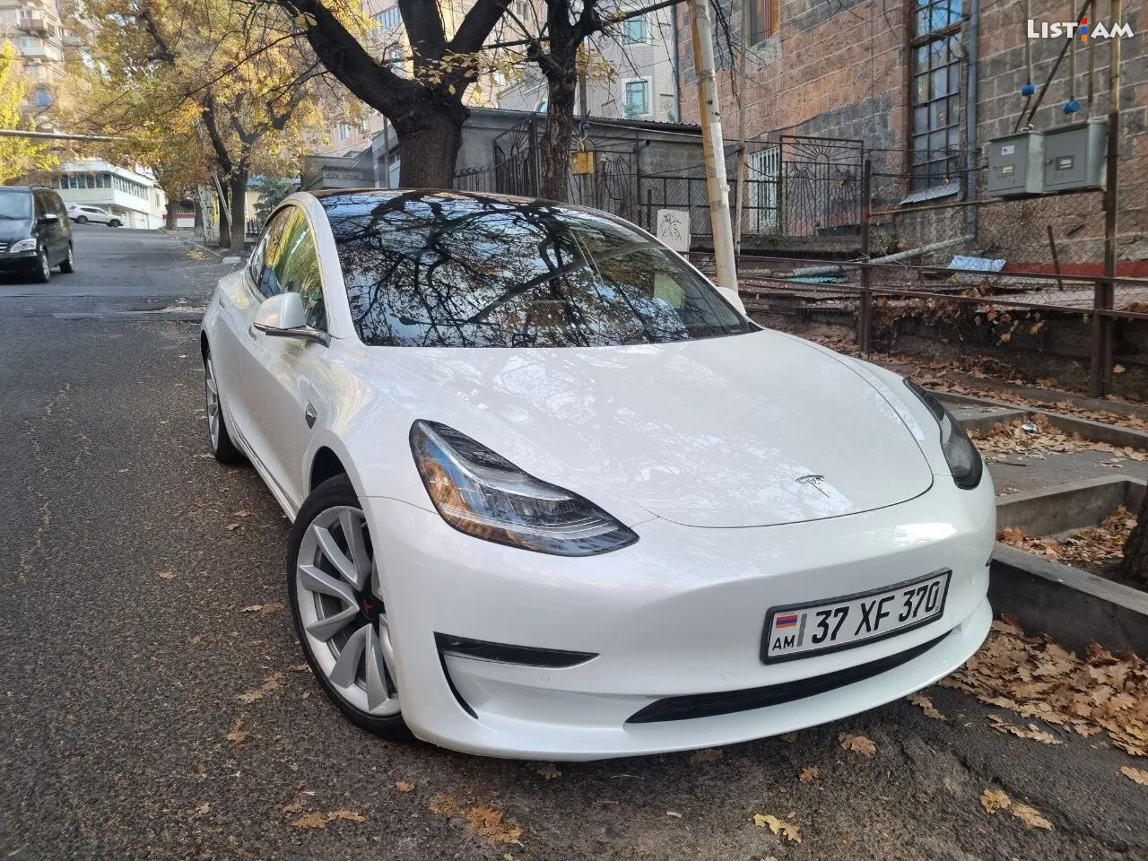 Tesla Model 3,