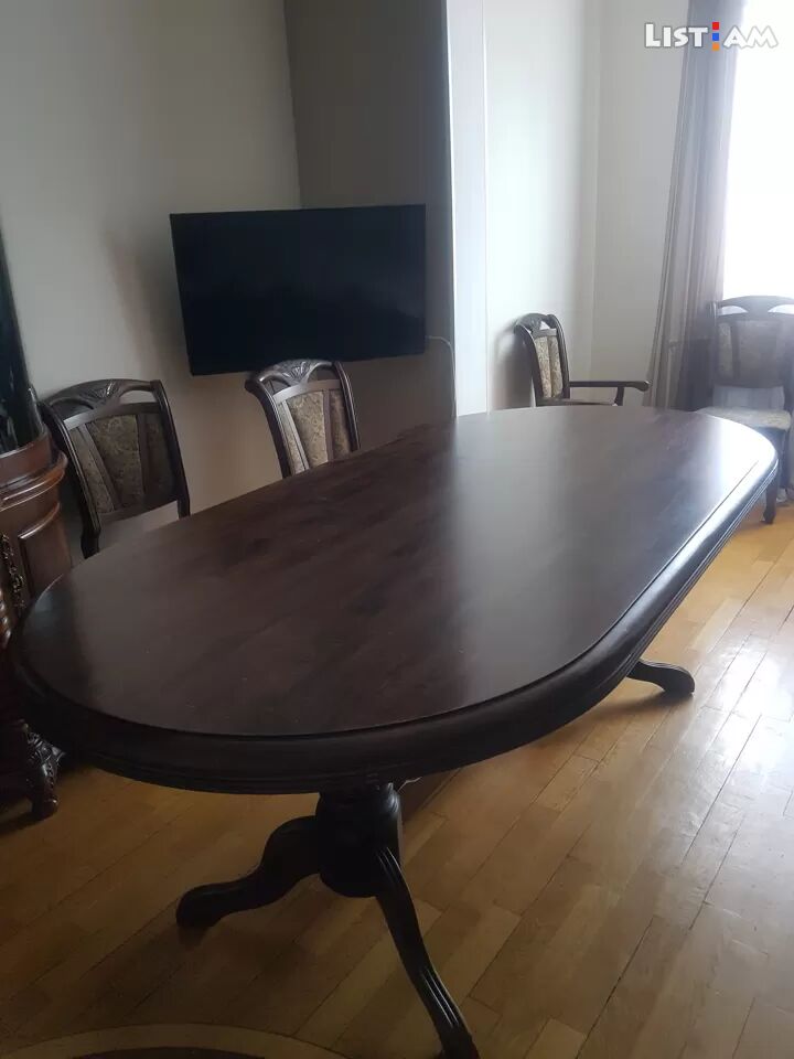 Սեղան մեծ