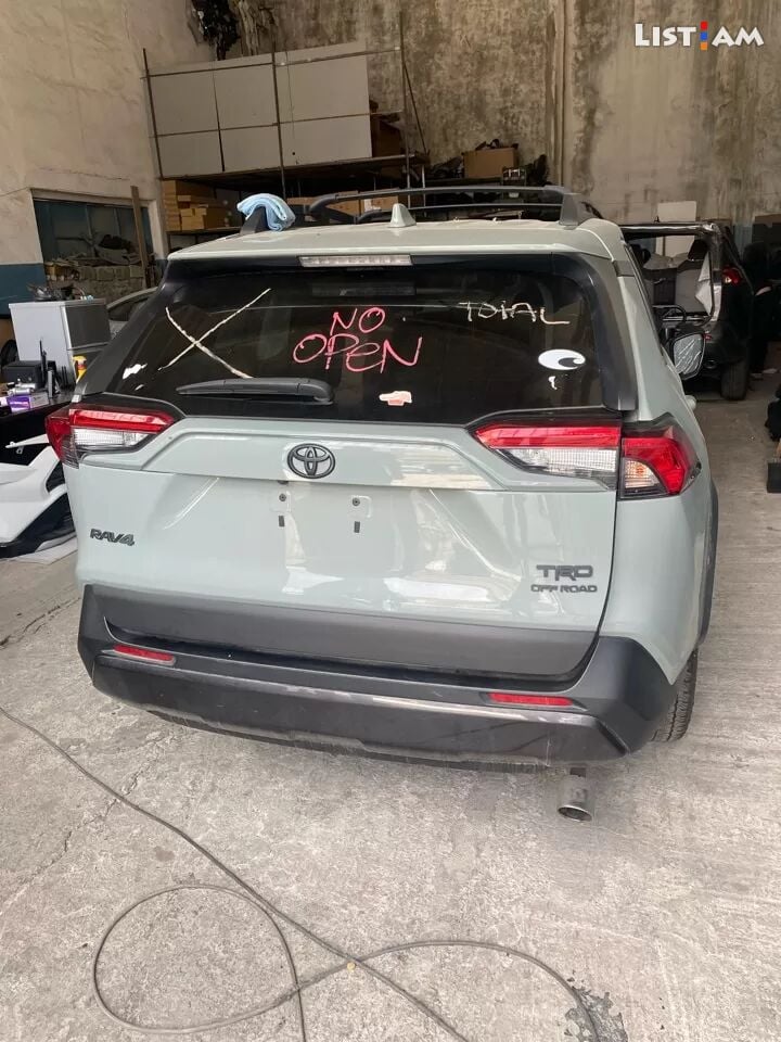 Toyota RAV4, 2018