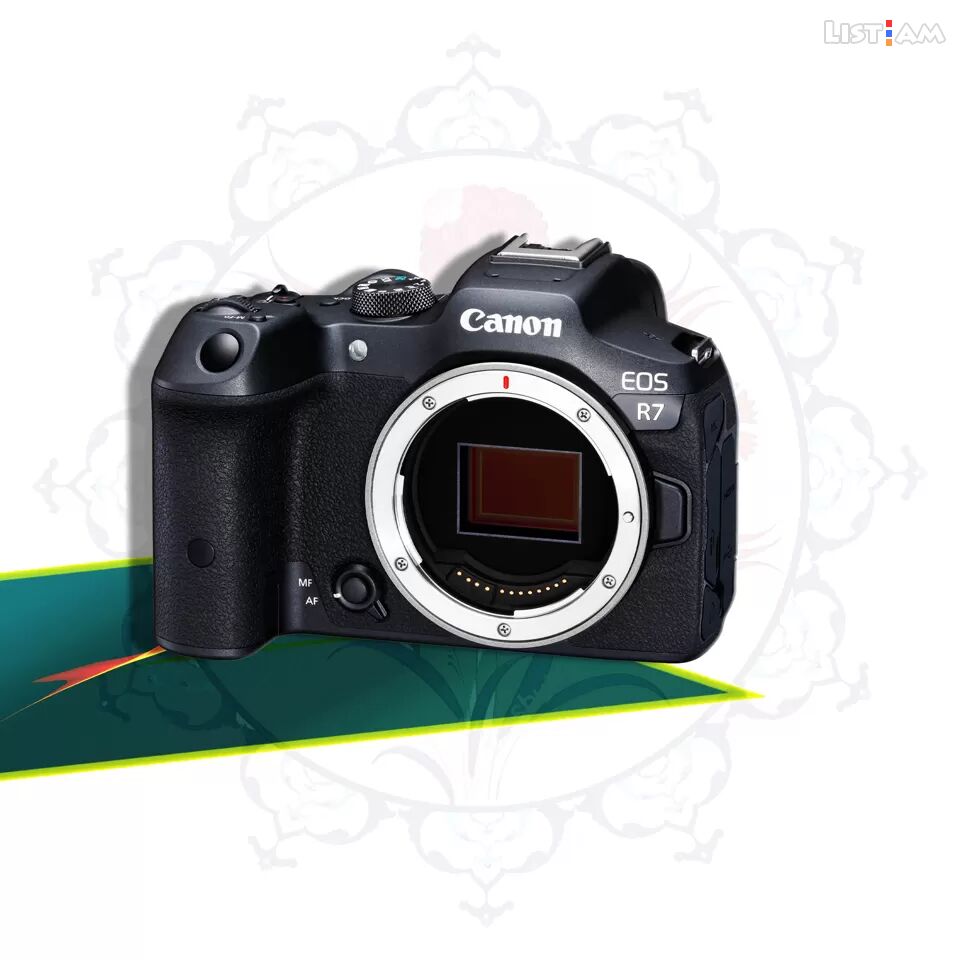 Canon EOS R7 -