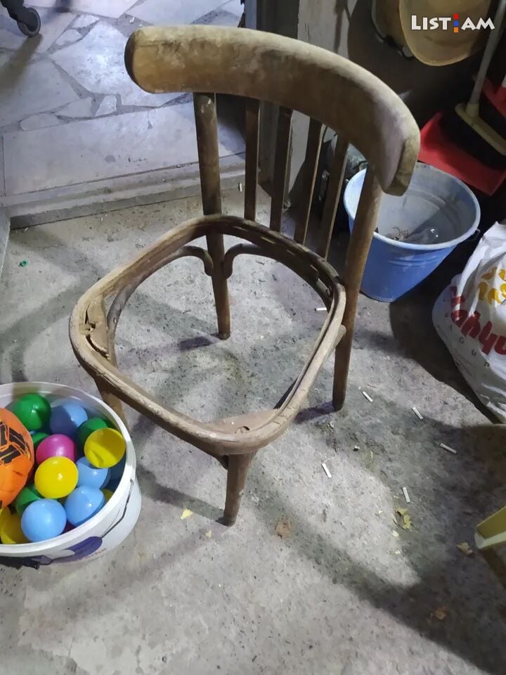 Փայտե աթոռ