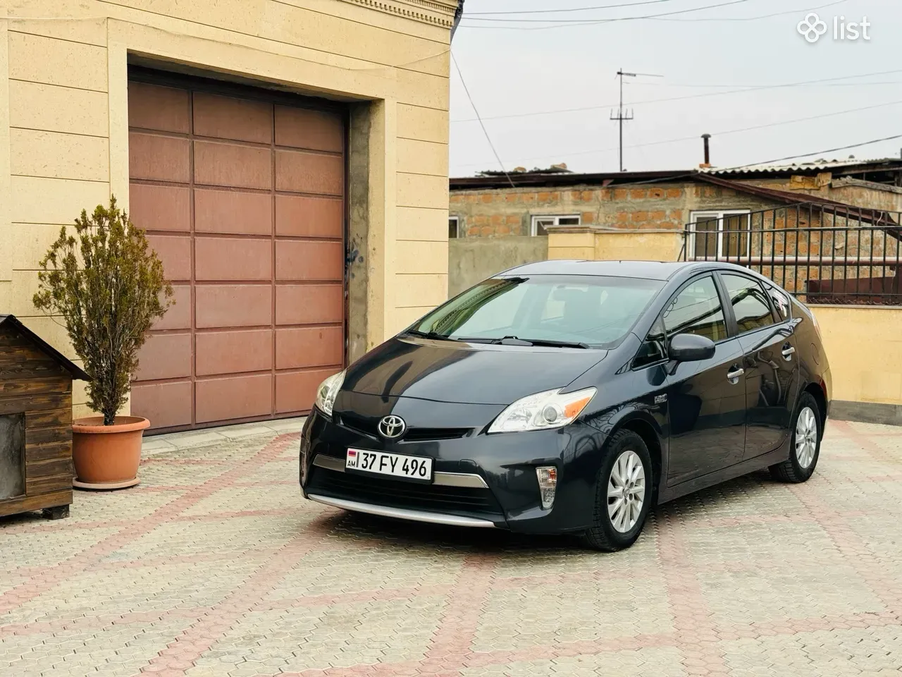 Toyota Prius հետչբեք, 1.8 լ, հիբրիդ, 2012 թ. - Ավտոմեքենաներ - List.am