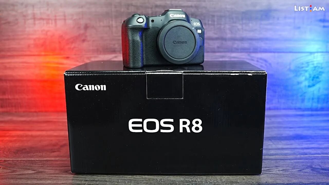 Canon R8 mirrorless