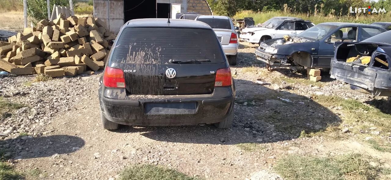 Volkswagen Golf, 4