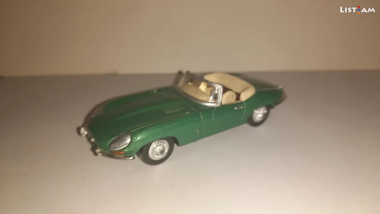 1/43 Jaguar E Type,