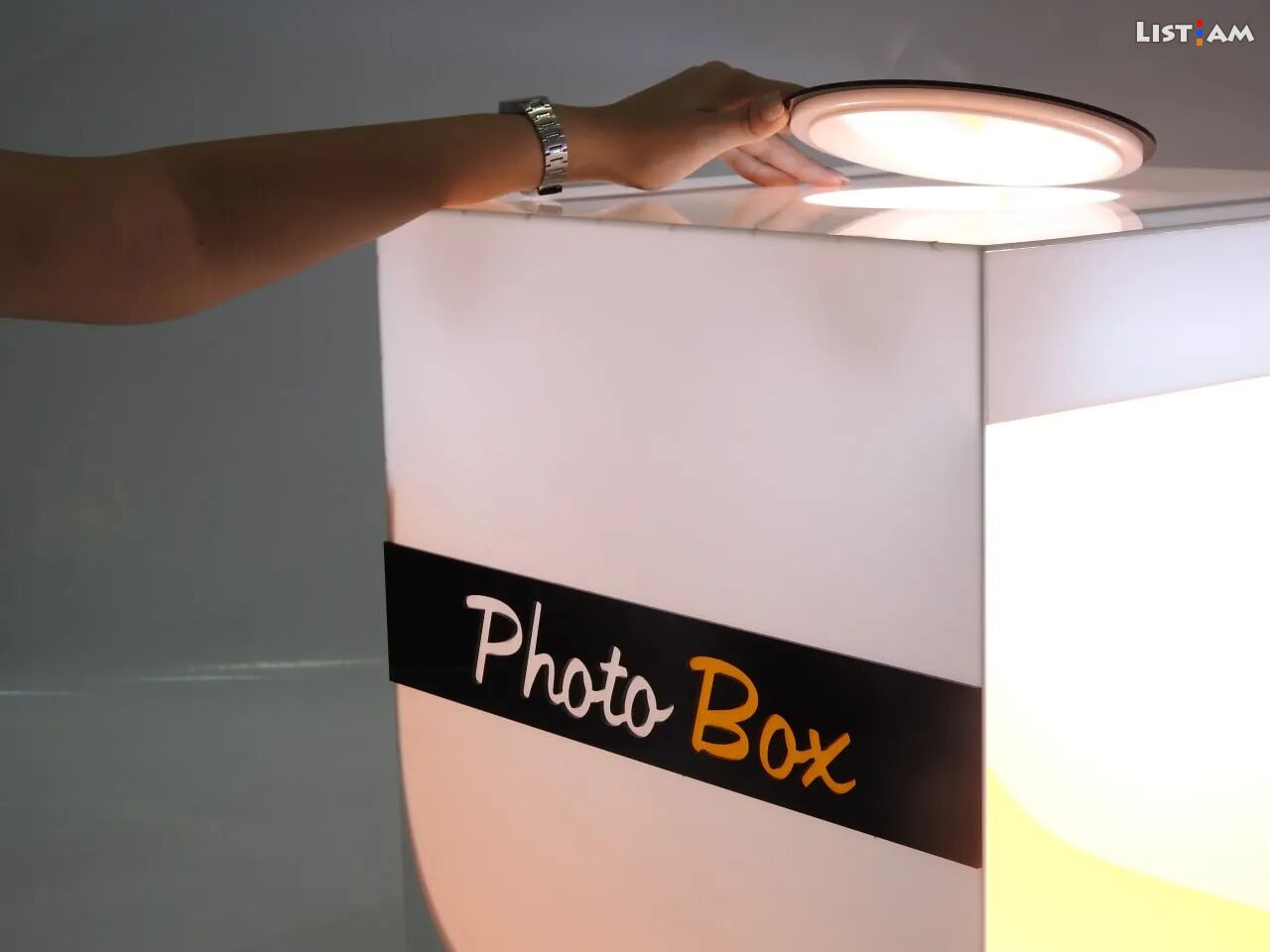 Photo Box, Light