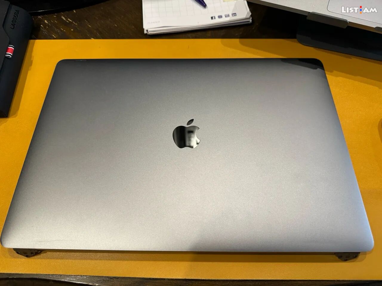 Apple Macbook A1990