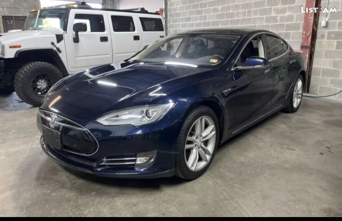 Tesla Model S,