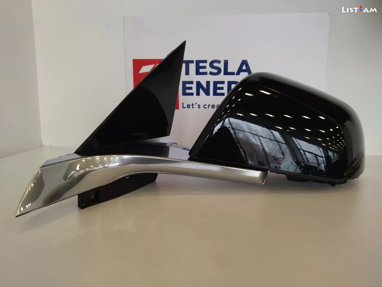 Tesla model 3,