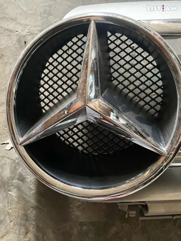 Mercedes-benz emblem
