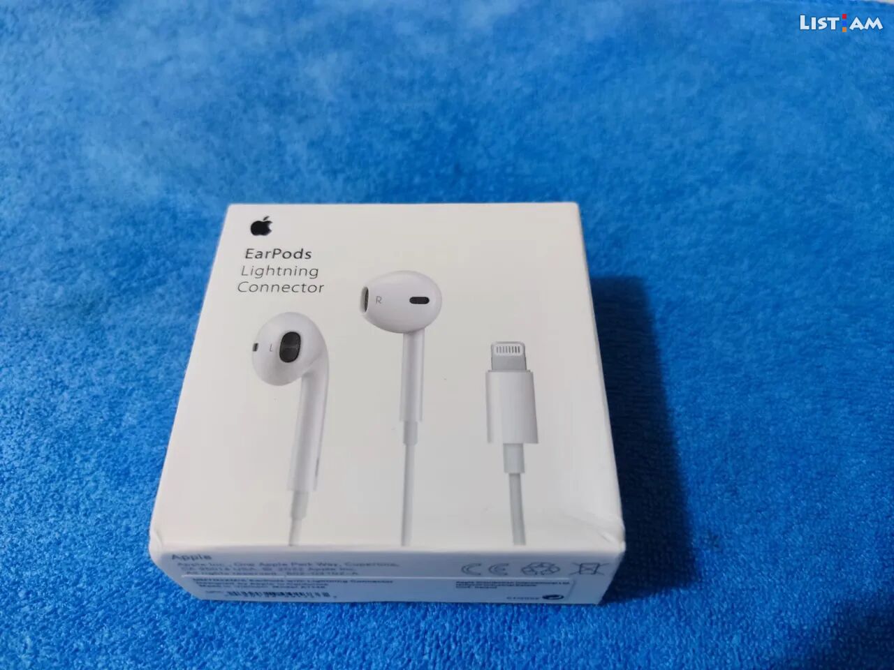 Apple EarPods with