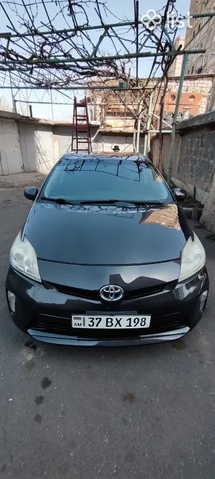 Toyota Prius հետչբեք, 1.8 լ, հիբրիդ, 2013 թ. - Ավտոմեքենաներ - List.am