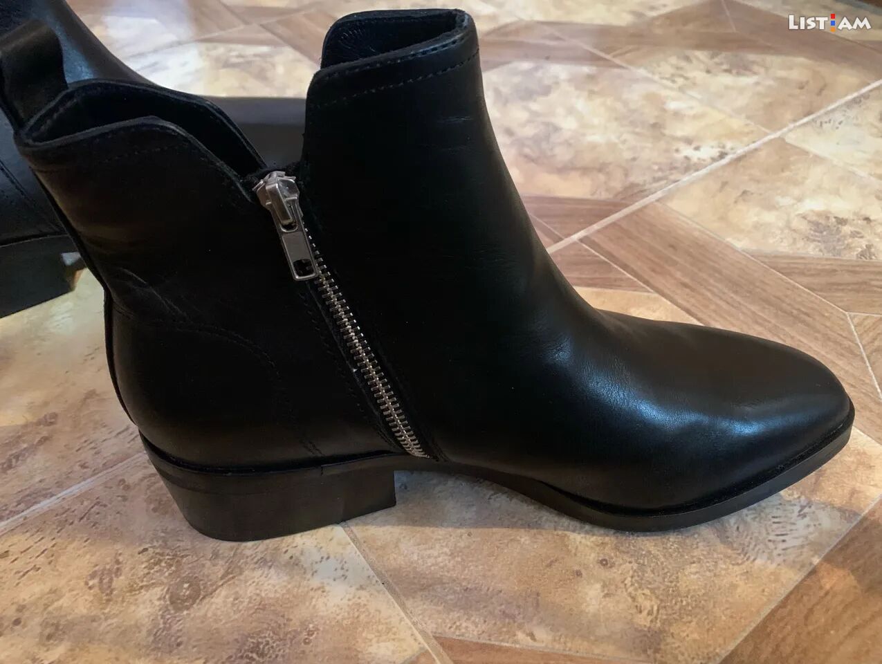 Black shoes (USA)