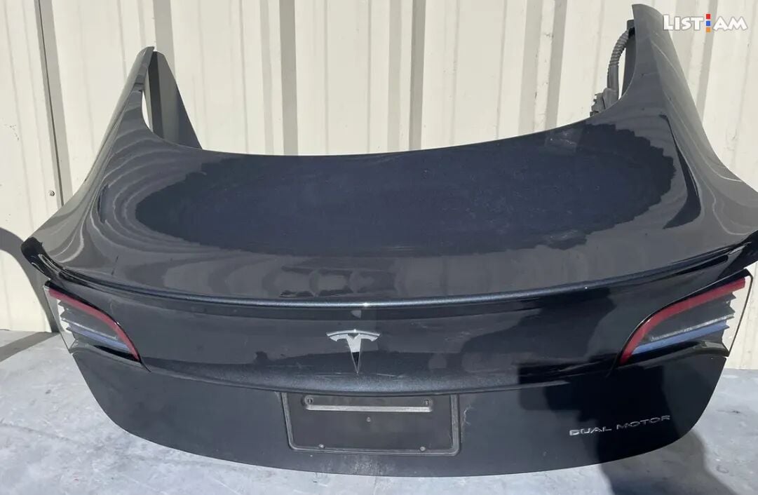 Tesla model 3 սև