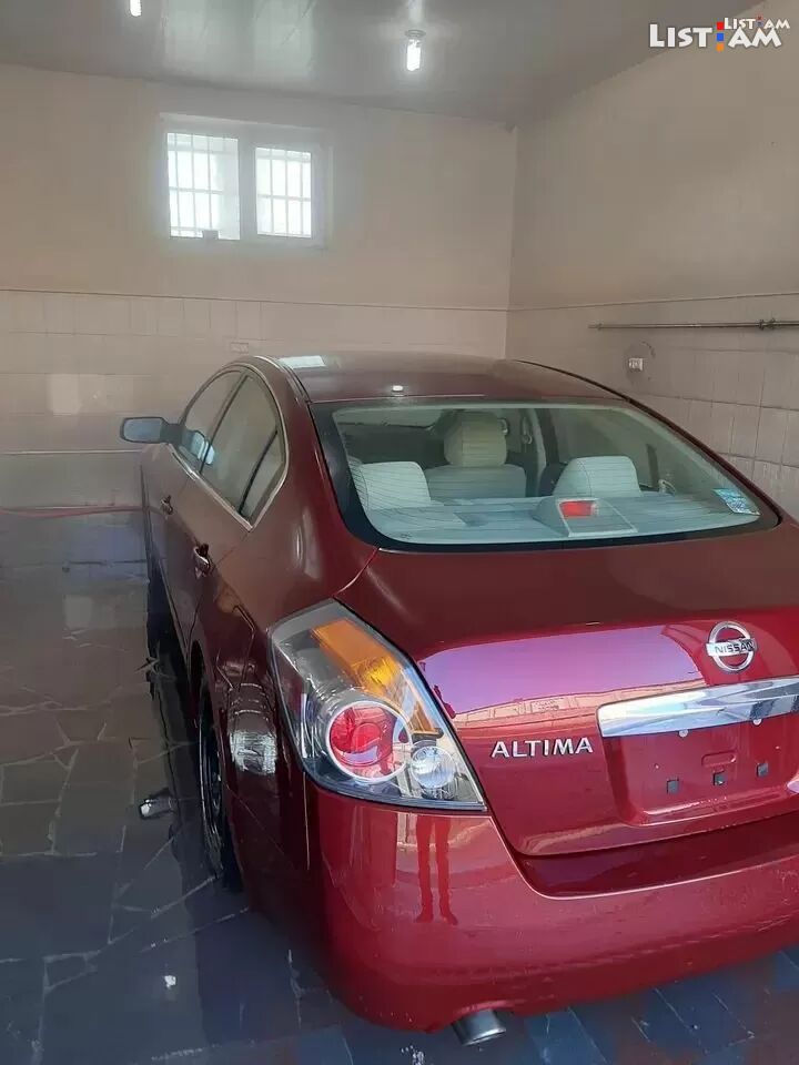Nissan Altima,