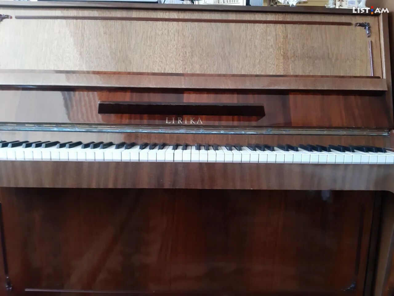 Lirika Piano