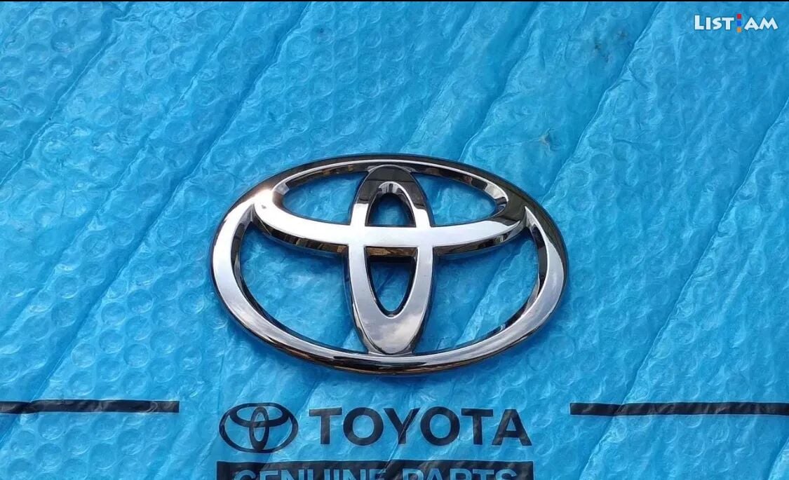 Toyota Prado emblem