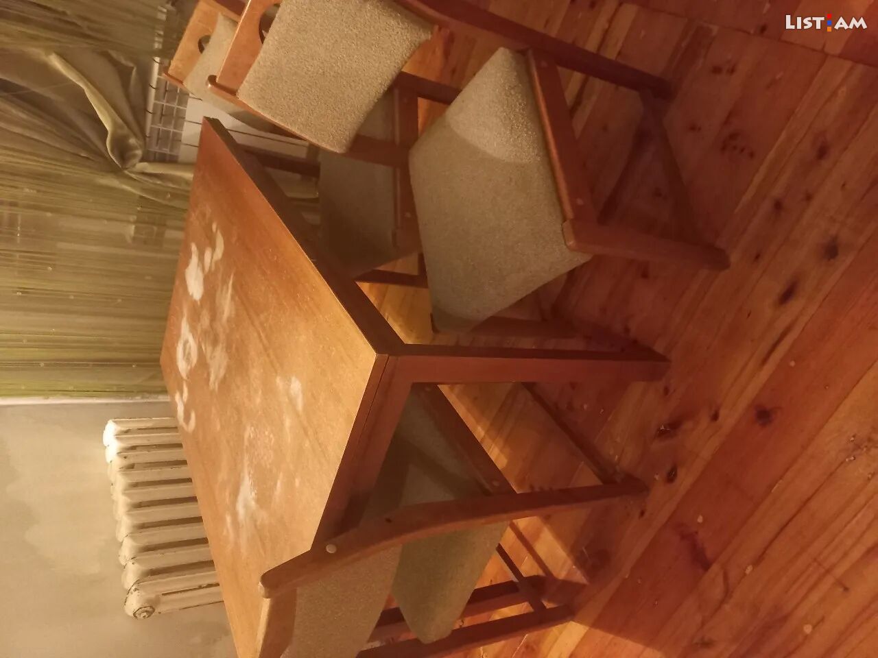 Սեղան, աթոռ