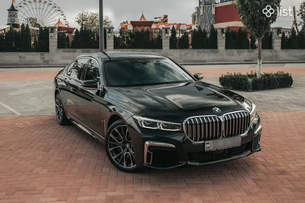 BMW 750li XDRIVE розовая