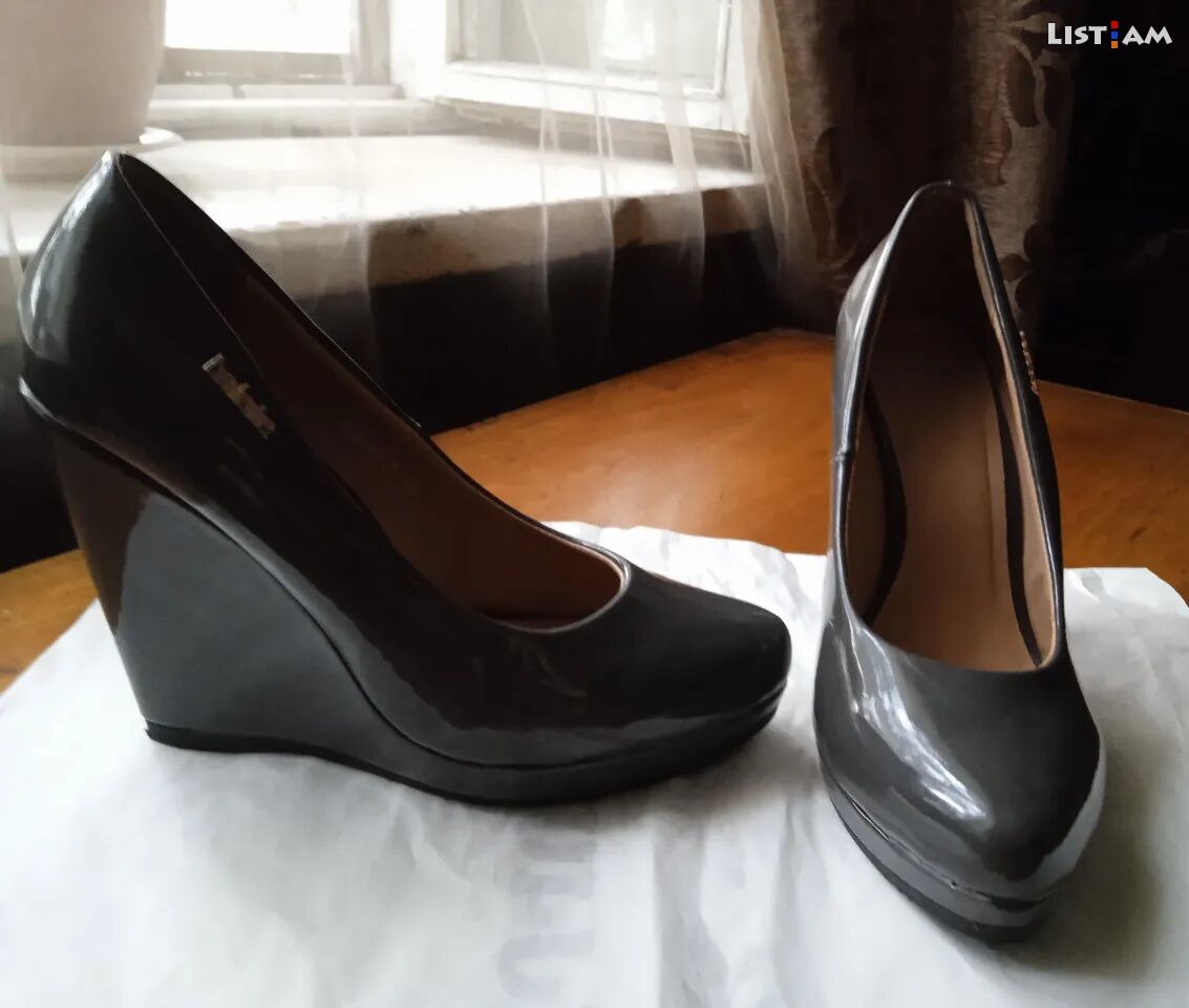 Uno shoes,