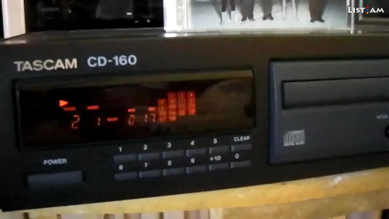 TASCAM CD-160.